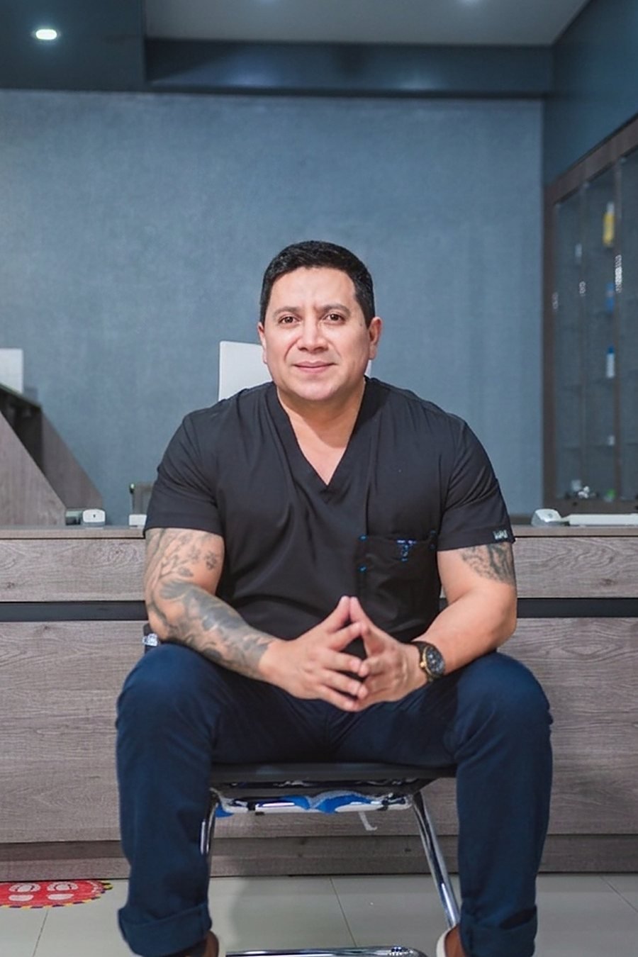 Dr. Saúl Eduardo Rondón Requena, especialista en Medicina Regenerativa y Estética de QARADERMA